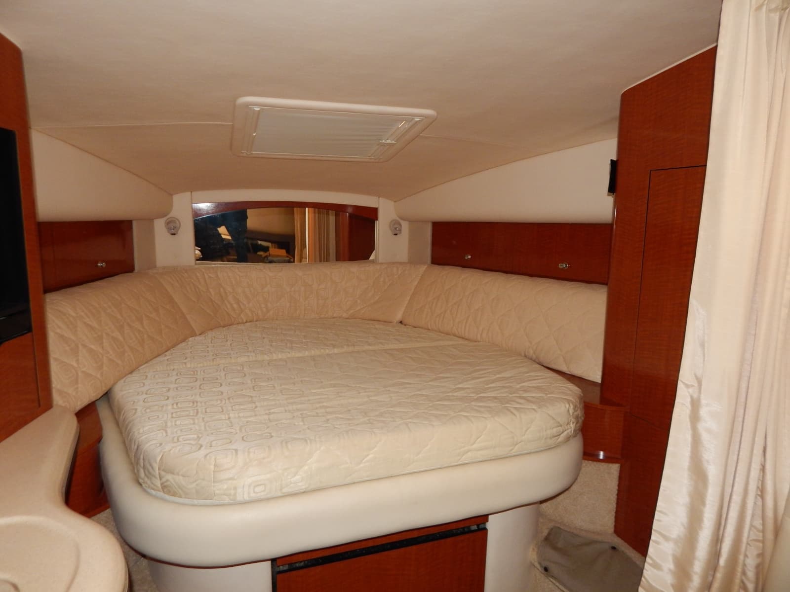 2003 Sea Ray 320 Sundancer - Photo 2