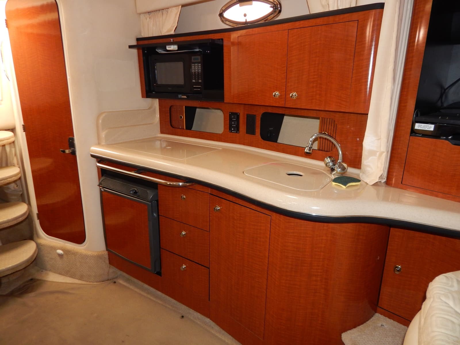 2003 Sea Ray 320 Sundancer - Photo 3