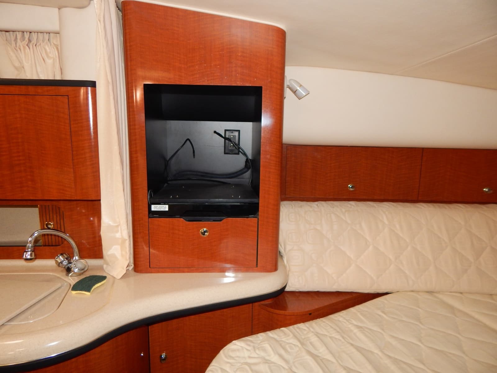 2003 Sea Ray 320 Sundancer - Photo 5