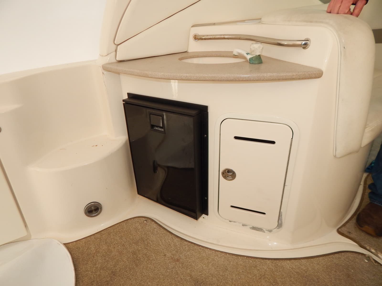 2003 Sea Ray 320 Sundancer - Photo 9