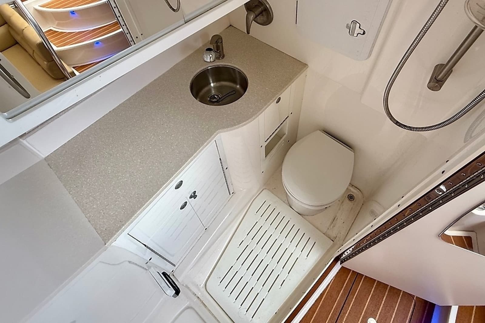 2015 Edgewater 335 Express - Photo 22