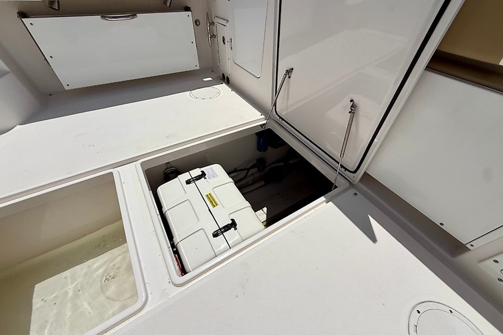 2015 Edgewater 335 Express - Photo 43