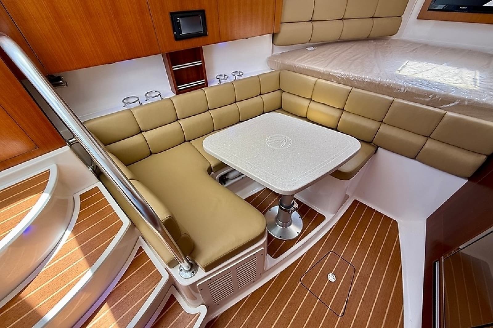 2015 Edgewater 335 Express - Photo 26