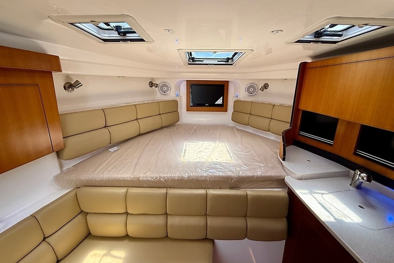 2015 Edgewater 335 Express - Photo 25