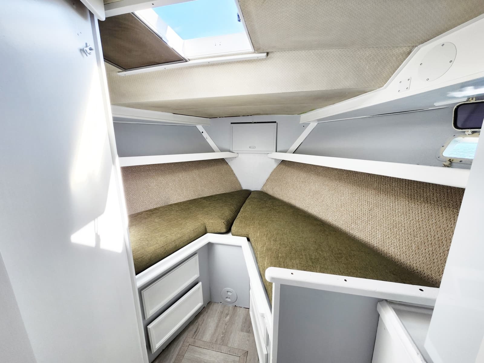 1977 Viking 43 - Photo 25