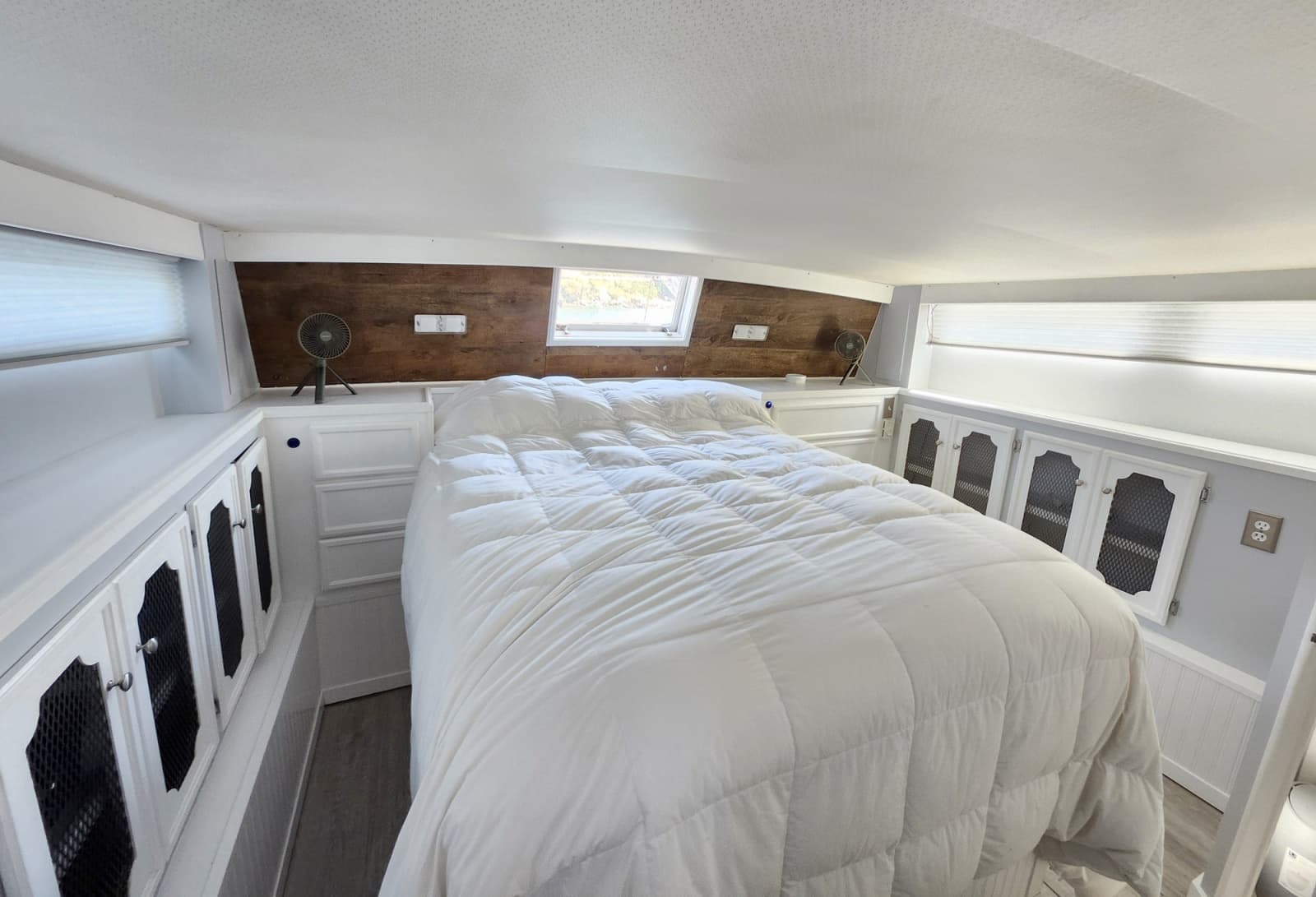 1977 Viking 43 - Photo 18