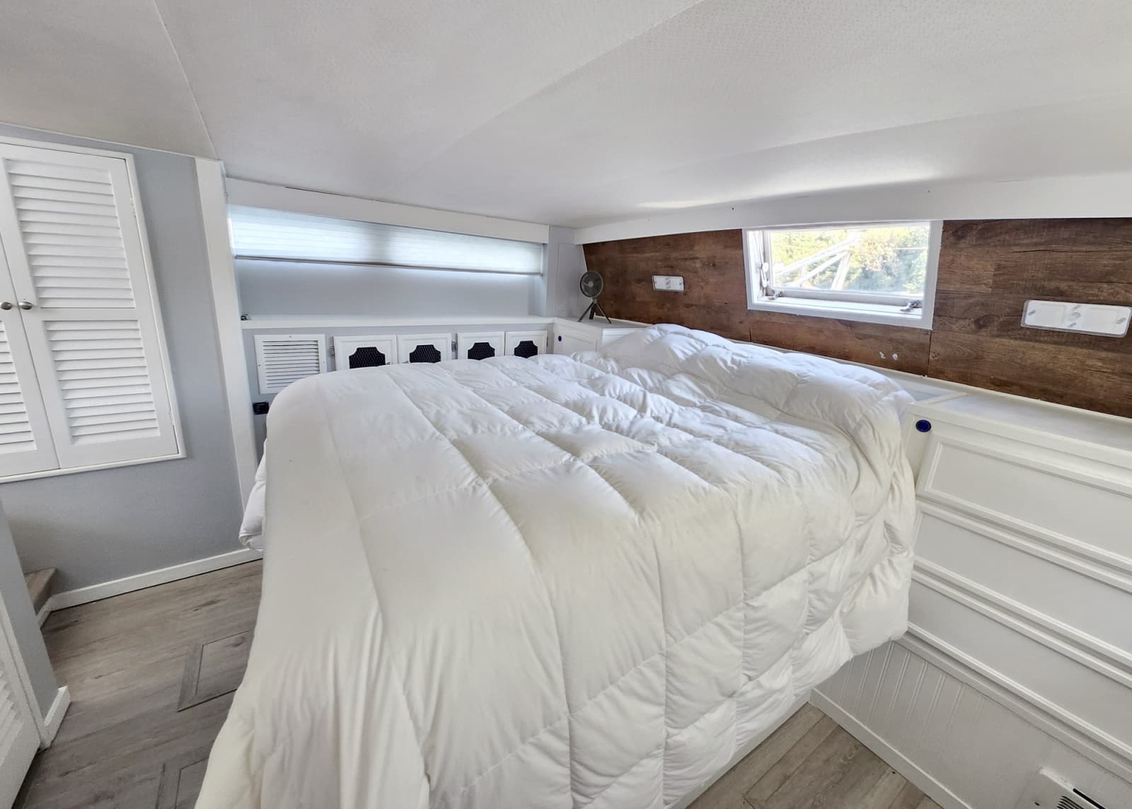 1977 Viking 43 - Photo 19