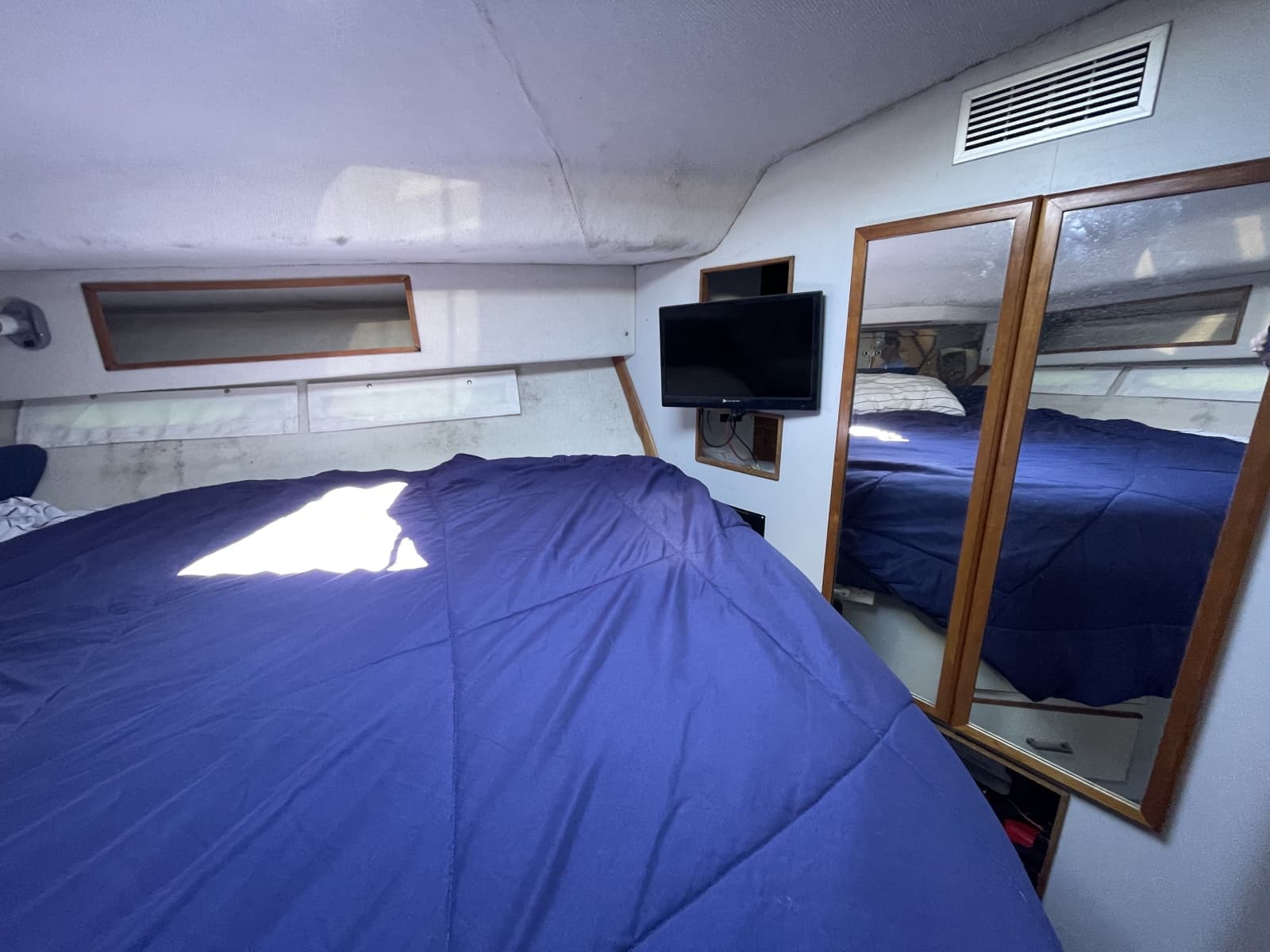 1990 Sea Ray 390 Express Cruiser - Photo 17