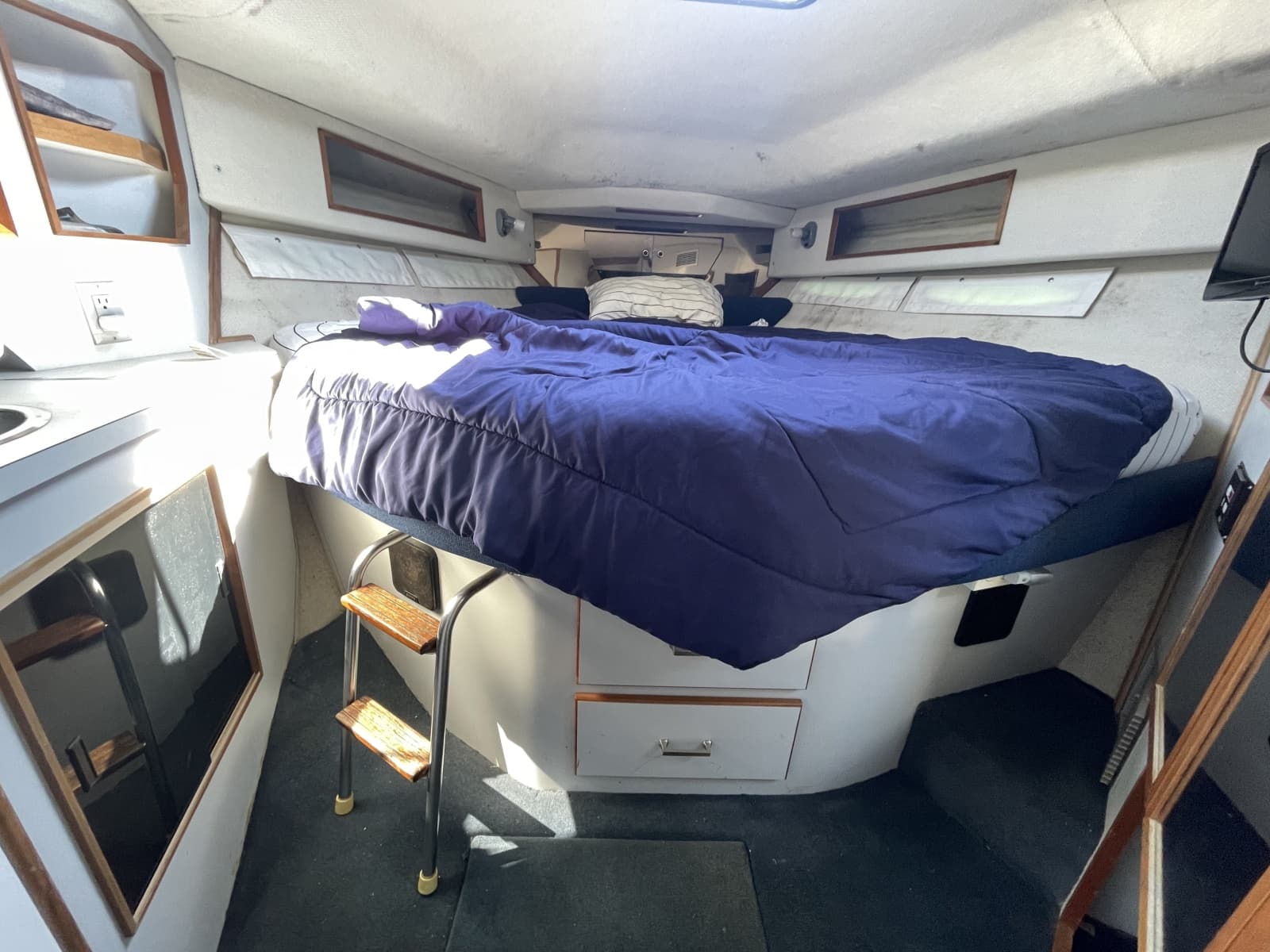 1990 Sea Ray 390 Express Cruiser - Photo 16