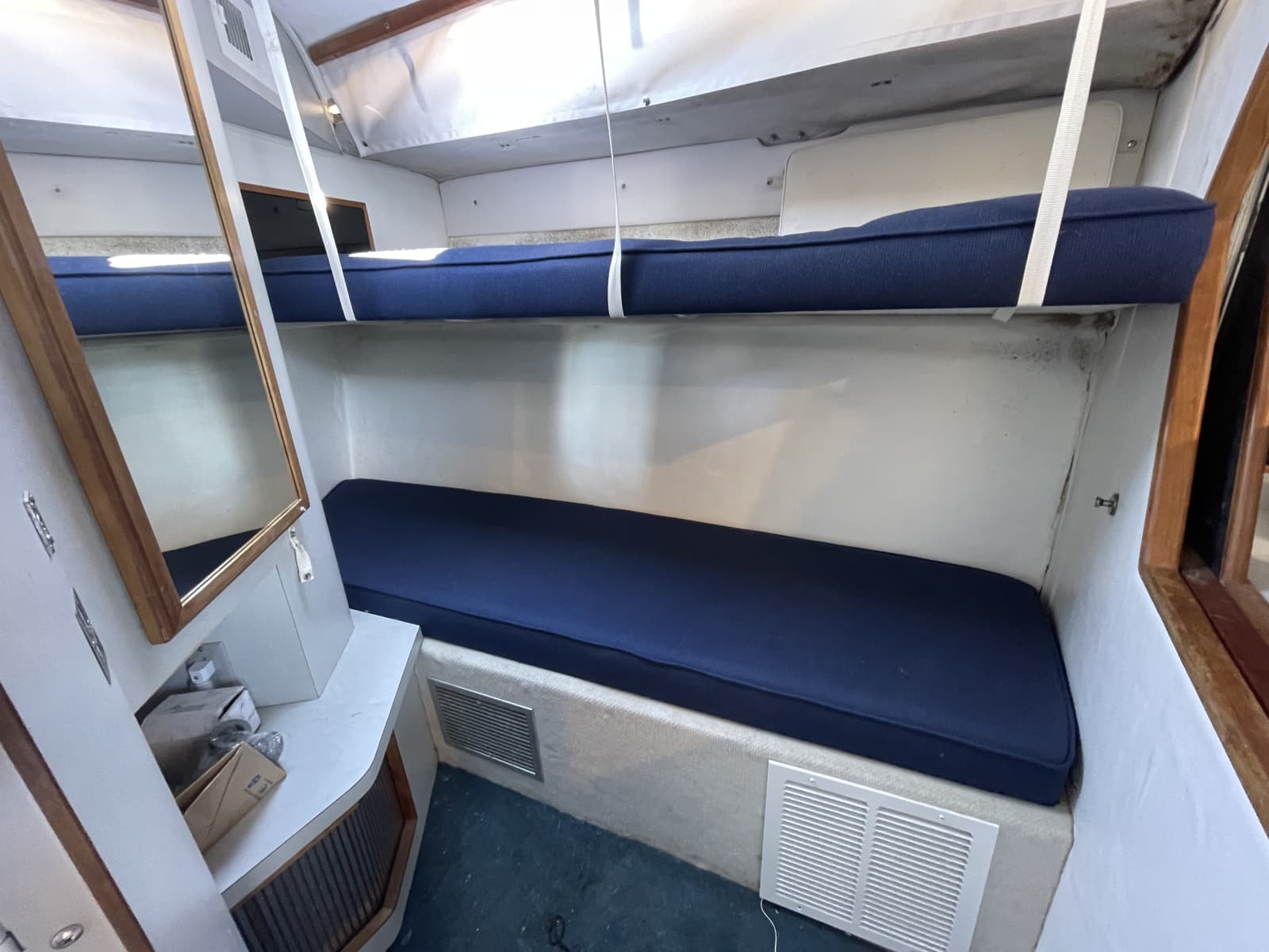 1990 Sea Ray 390 Express Cruiser - Photo 13
