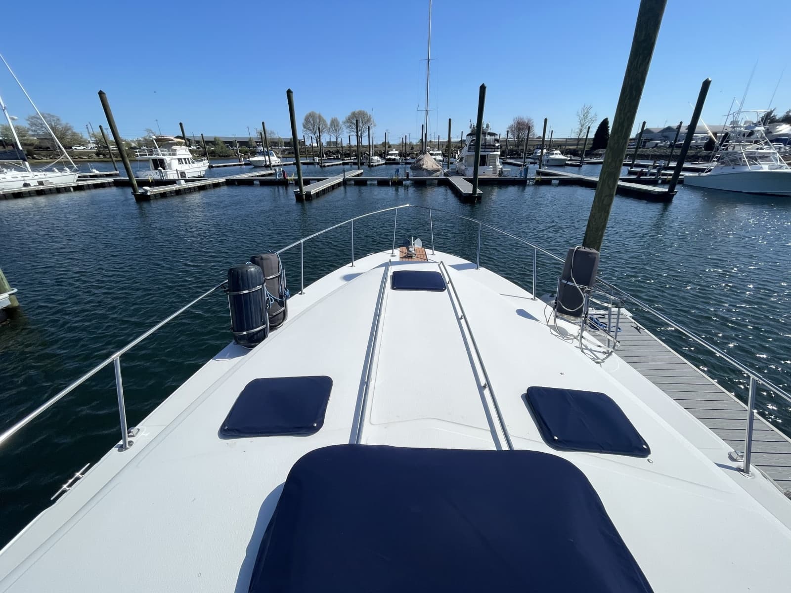 1990 Sea Ray 390 Express Cruiser - Photo 18