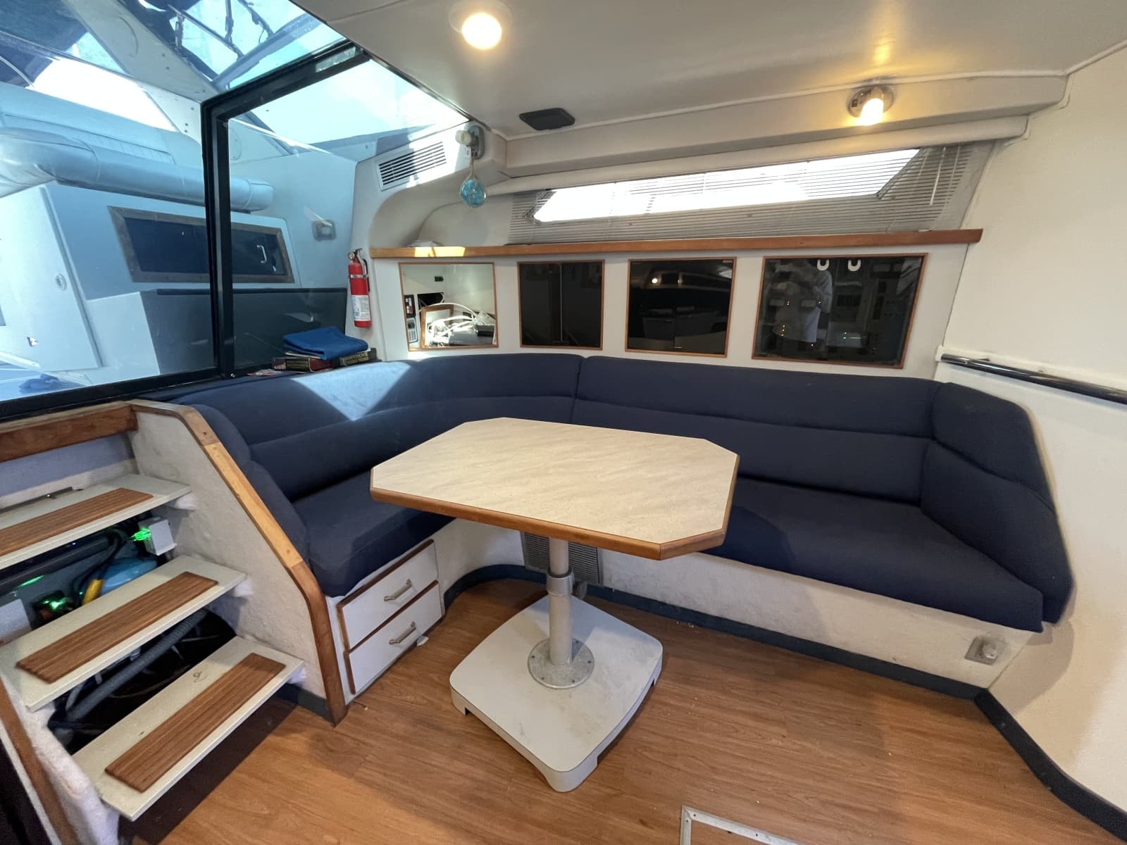 1990 Sea Ray 390 Express Cruiser - Photo 10
