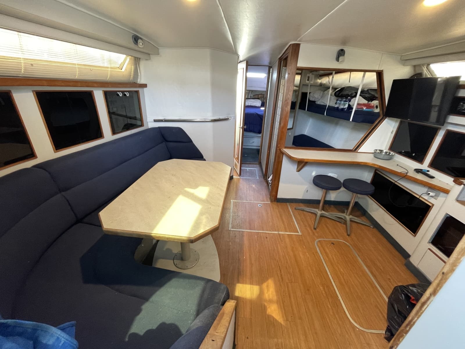 1990 Sea Ray 390 Express Cruiser - Photo 9
