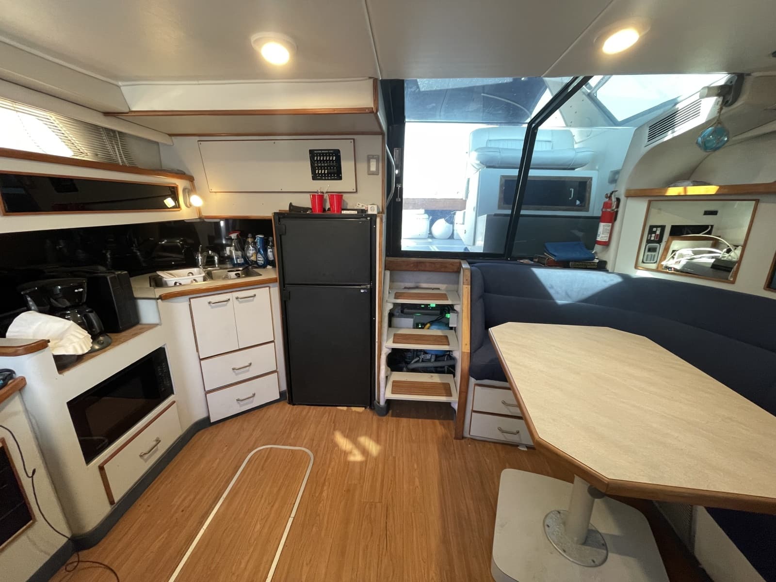1990 Sea Ray 390 Express Cruiser - Photo 12
