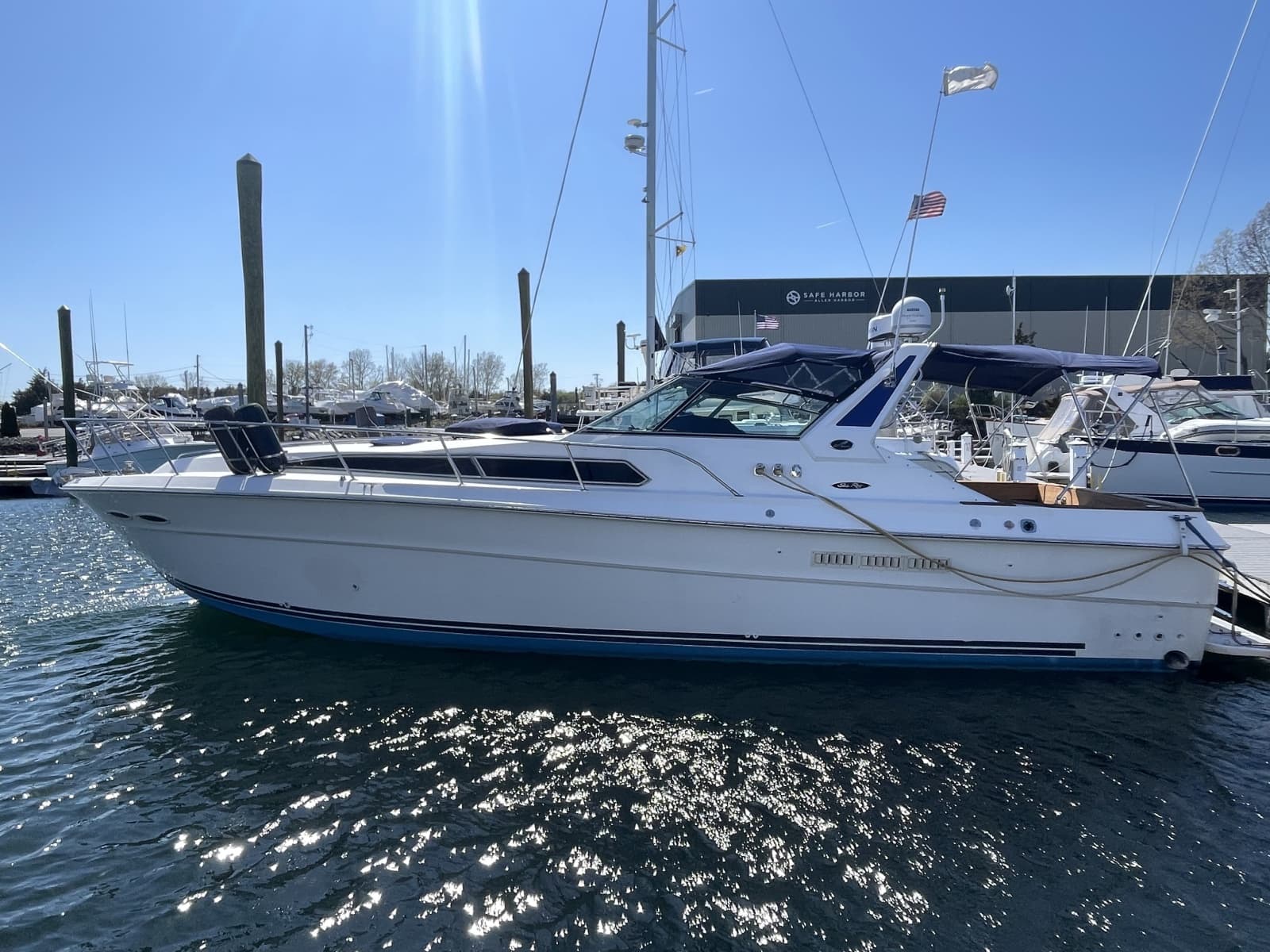 1990 Sea Ray 390 Express Cruiser - Photo 2