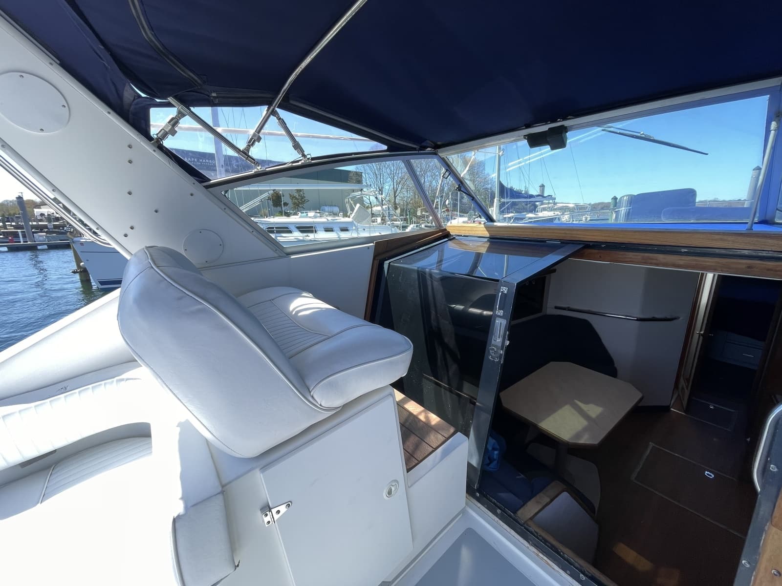 1990 Sea Ray 390 Express Cruiser - Photo 6