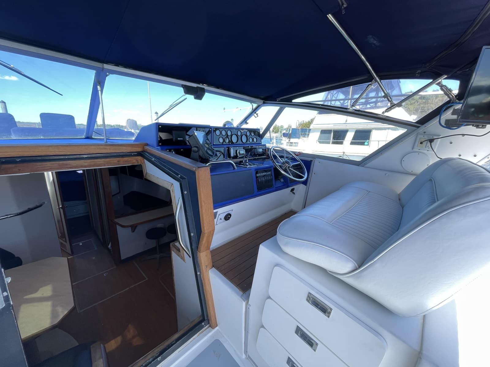 1990 Sea Ray 390 Express Cruiser - Photo 7