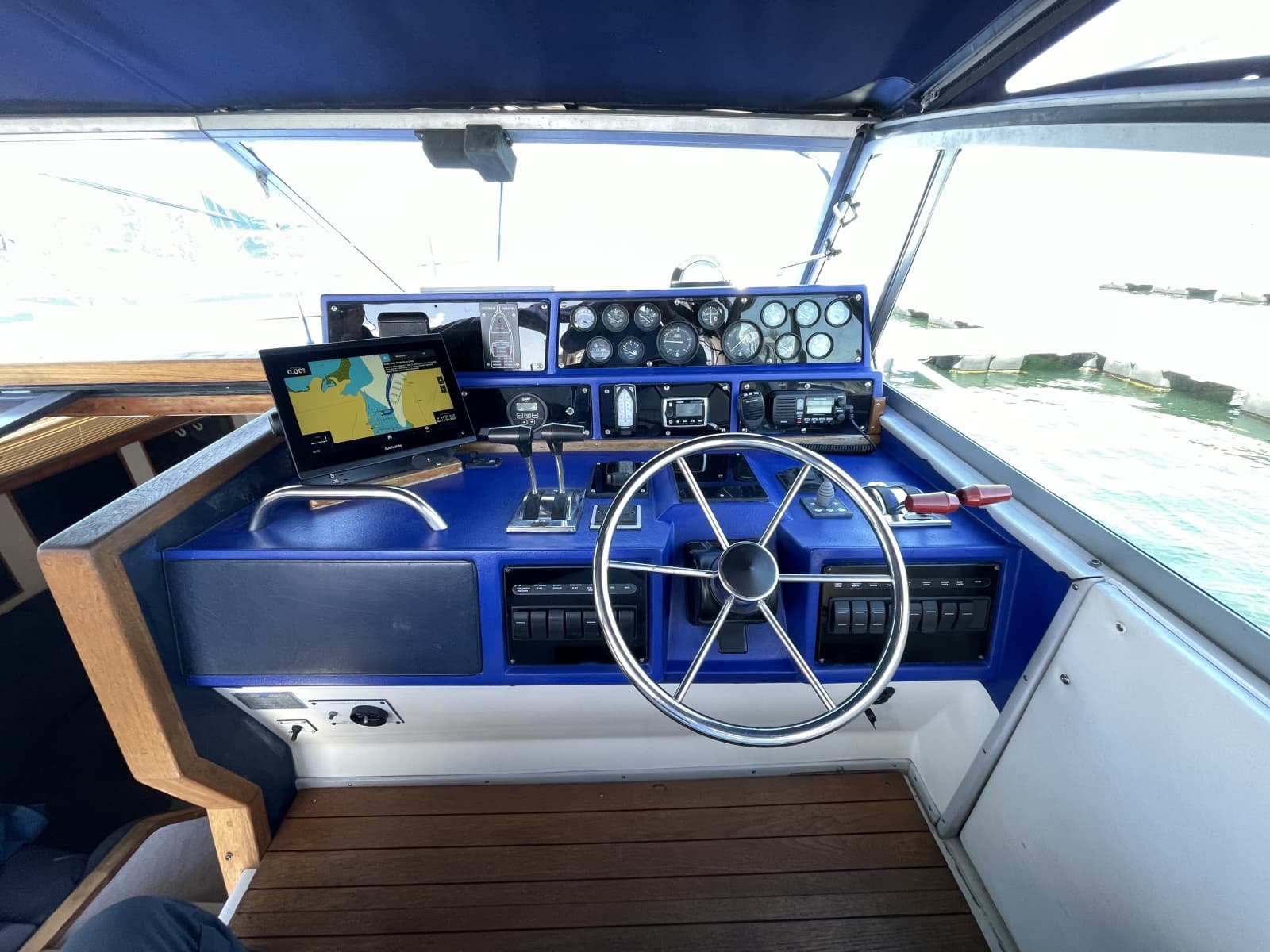 1990 Sea Ray 390 Express Cruiser - Photo 8