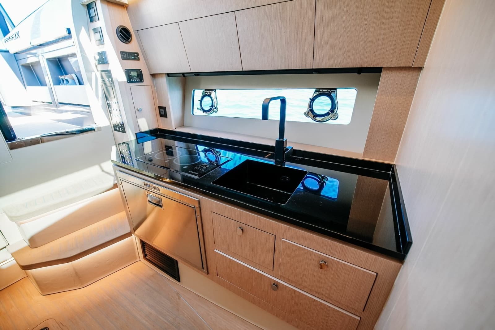 2027 Focus Motor Yachts 3X - Photo 25