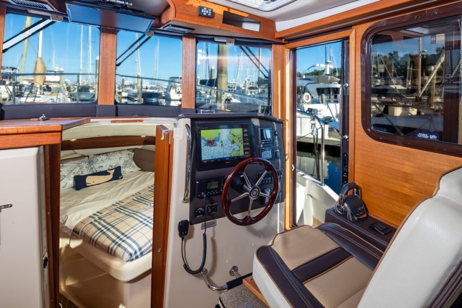 2018 Ranger Tugs 31 Sedan - Photo 15