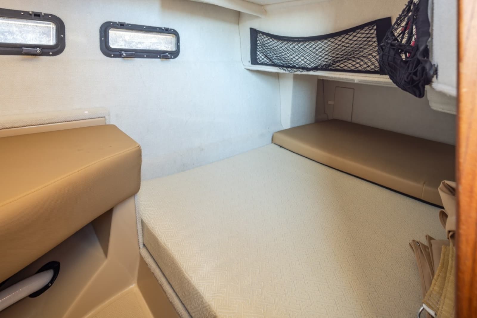 2018 Ranger Tugs 31 Sedan - Photo 11