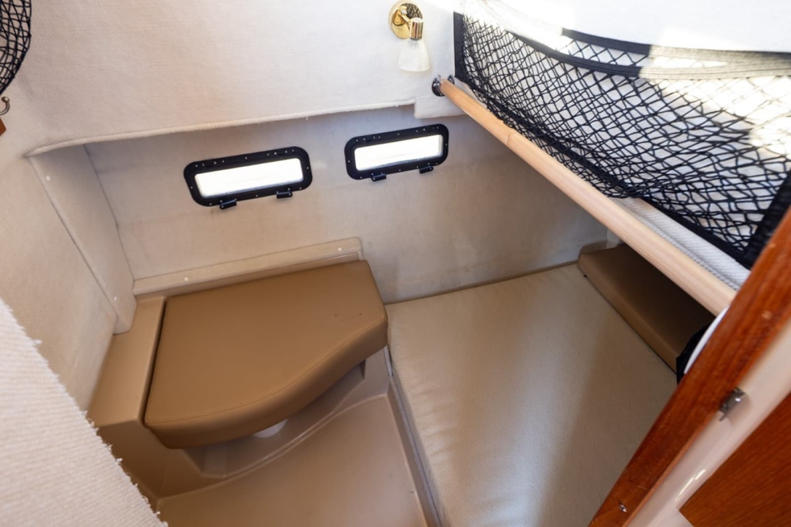 2018 Ranger Tugs 31 Sedan - Photo 12