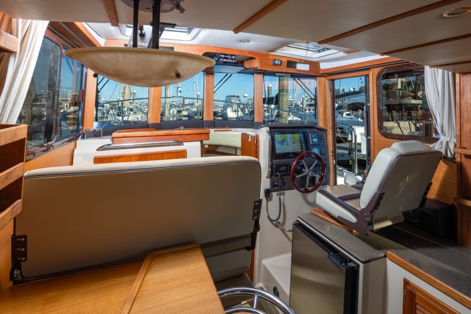 2018 Ranger Tugs 31 Sedan - Photo 14