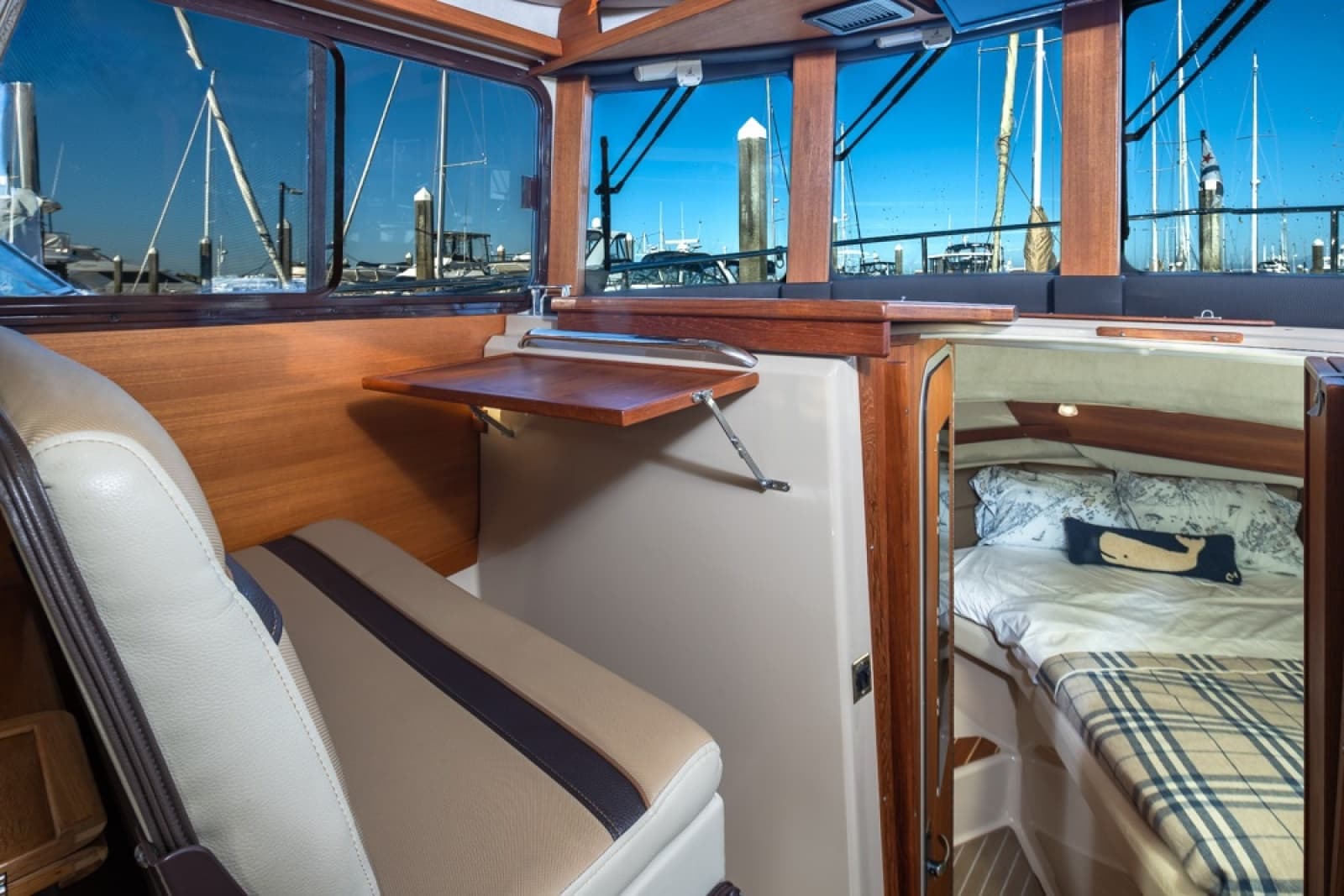 2018 Ranger Tugs 31 Sedan - Photo 19