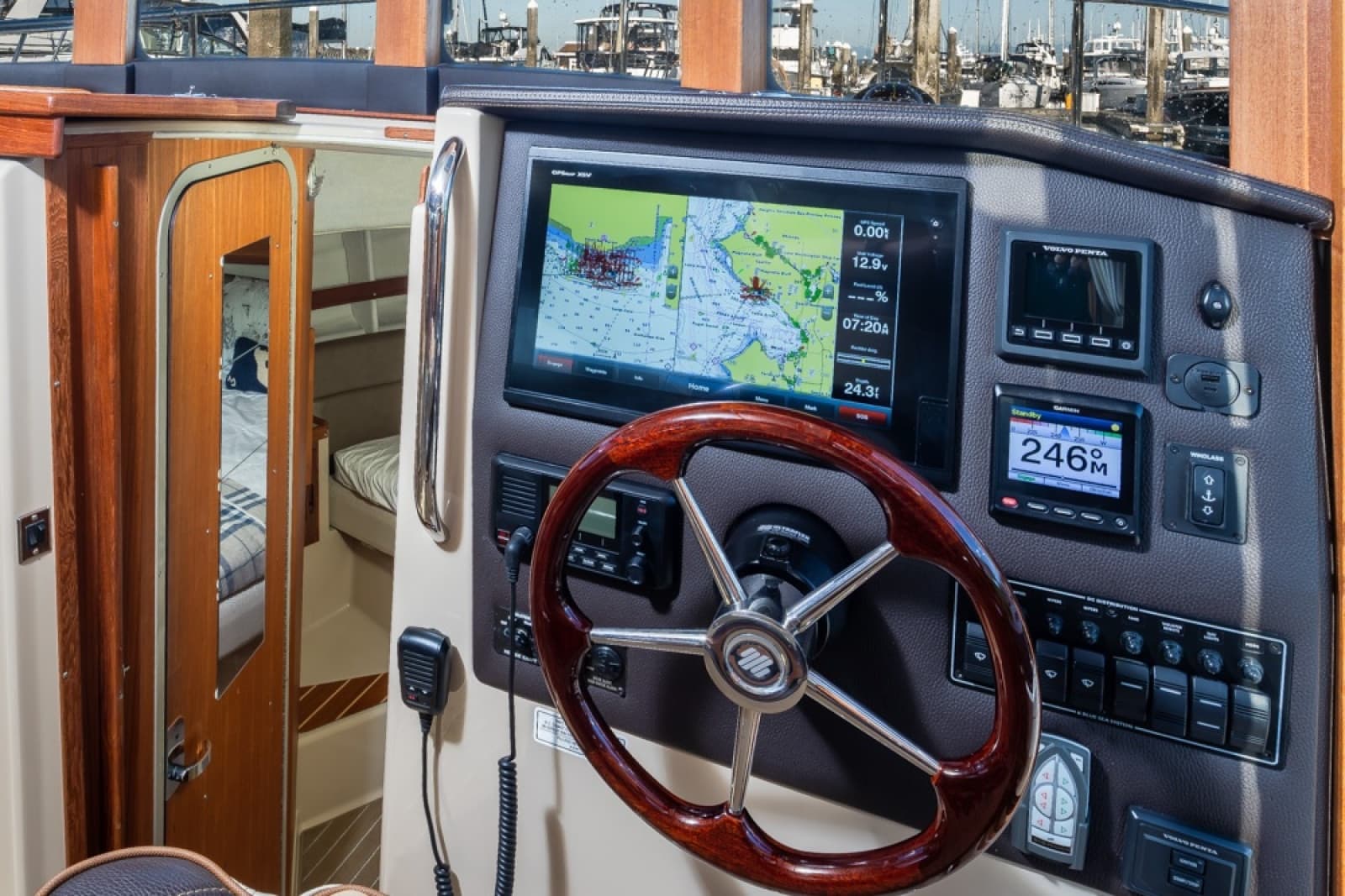 2018 Ranger Tugs 31 Sedan - Photo 16