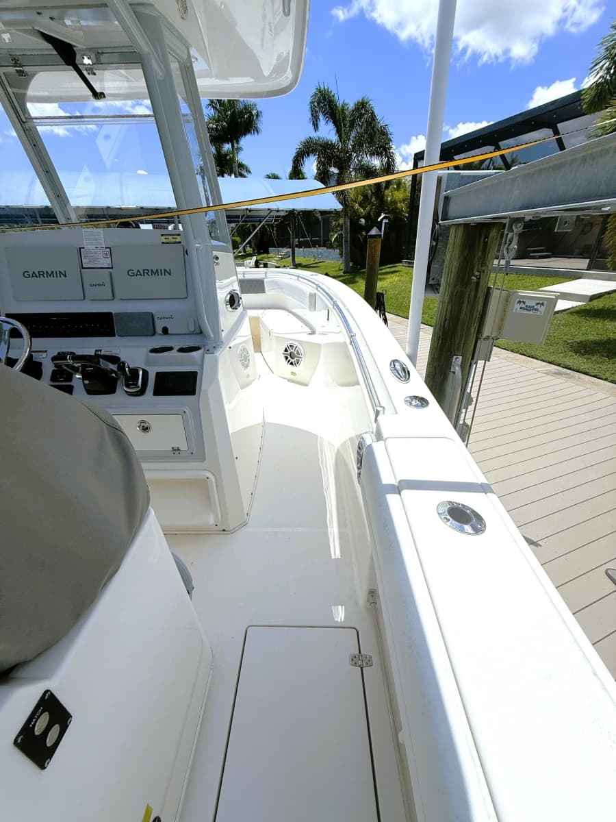 2021 Cobia 280CC - Photo 9