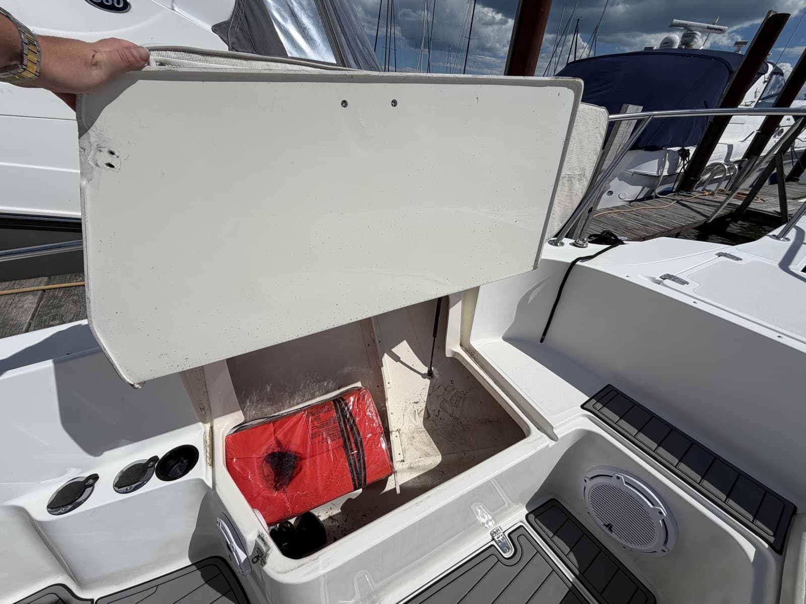 1999 Boston Whaler 26 Outrage - Photo 19