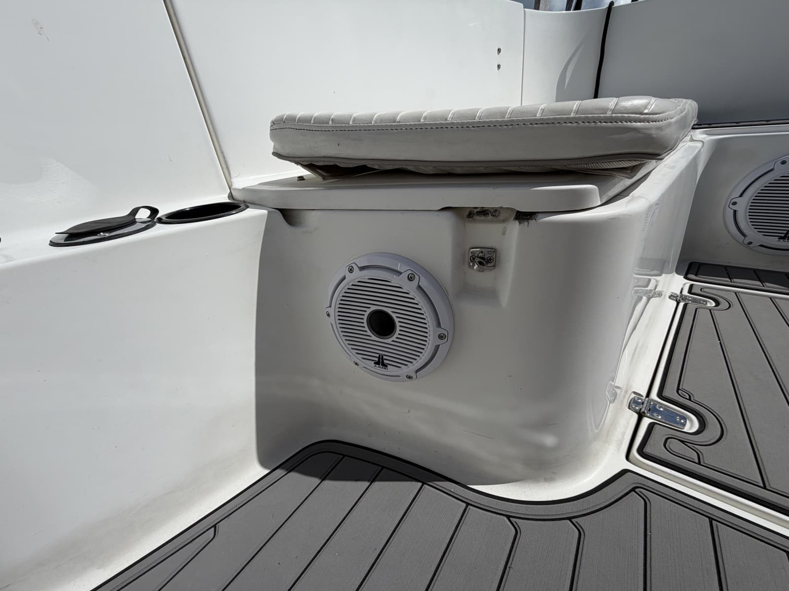 1999 Boston Whaler 26 Outrage - Photo 22