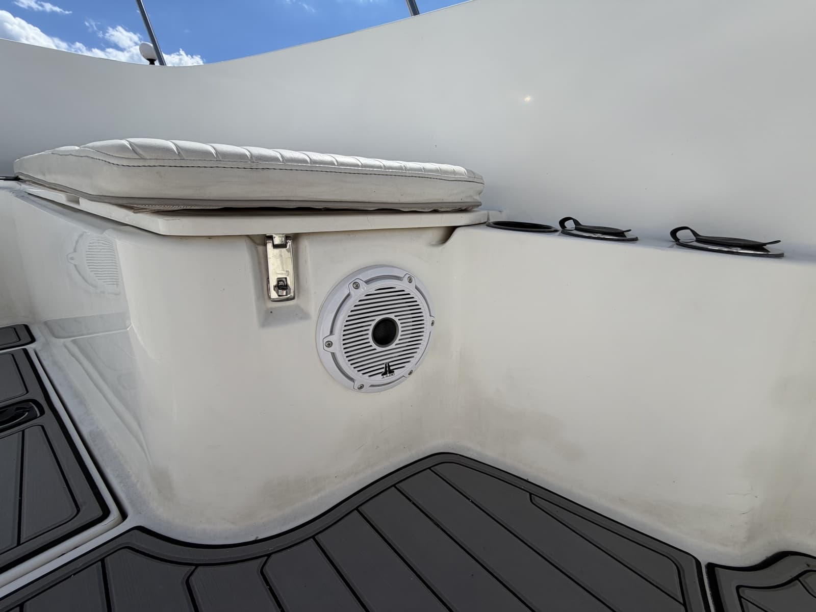 1999 Boston Whaler 26 Outrage - Photo 23