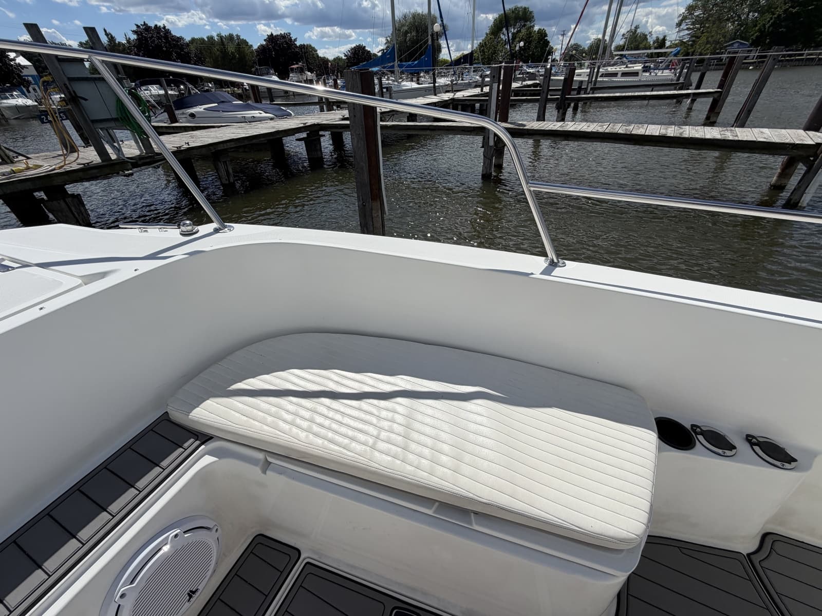 1999 Boston Whaler 26 Outrage - Photo 17