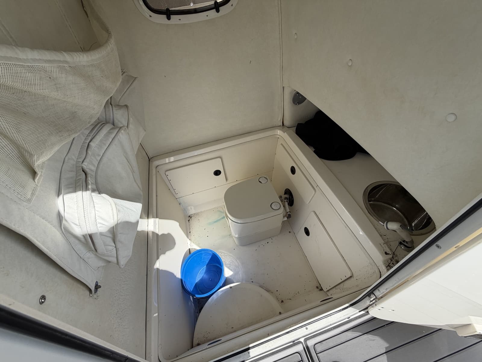 1999 Boston Whaler 26 Outrage - Photo 12