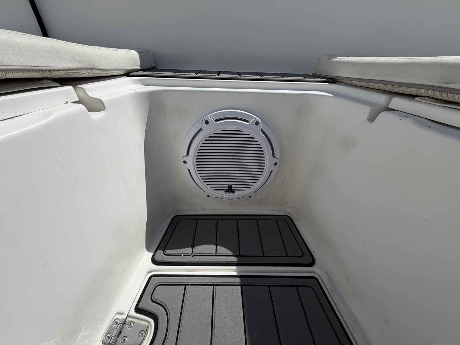 1999 Boston Whaler 26 Outrage - Photo 21