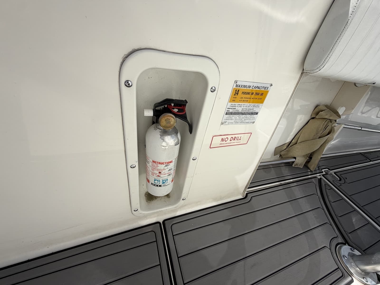 1999 Boston Whaler 26 Outrage - Photo 26