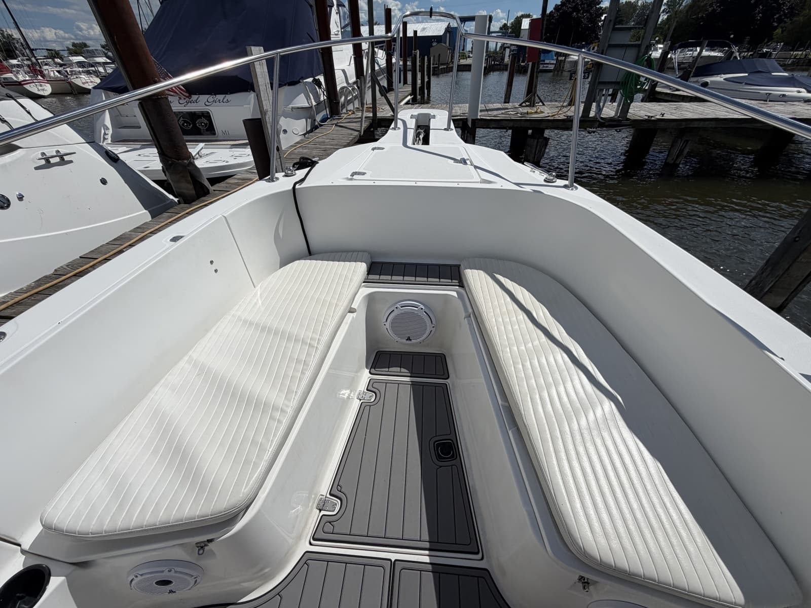 1999 Boston Whaler 26 Outrage - Photo 15