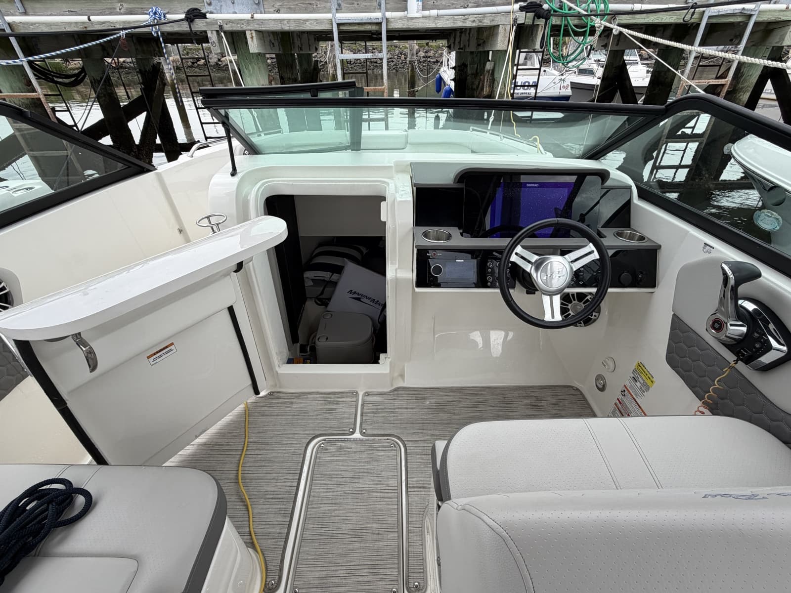 2023 Sea Ray 250 Outboard - Photo 10