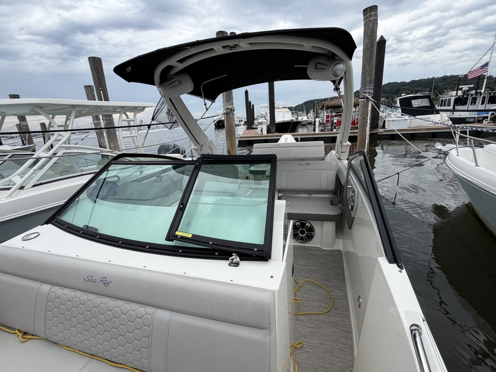 2023 Sea Ray 250 Outboard - Photo 13