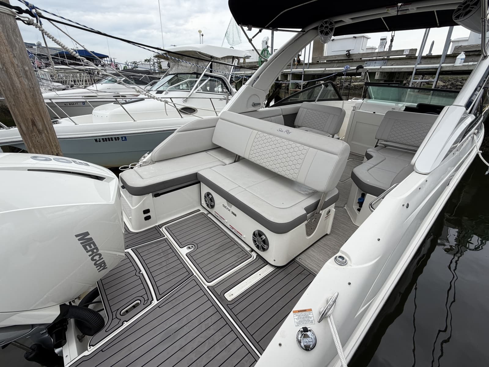 2023 Sea Ray 250 Outboard - Photo 4