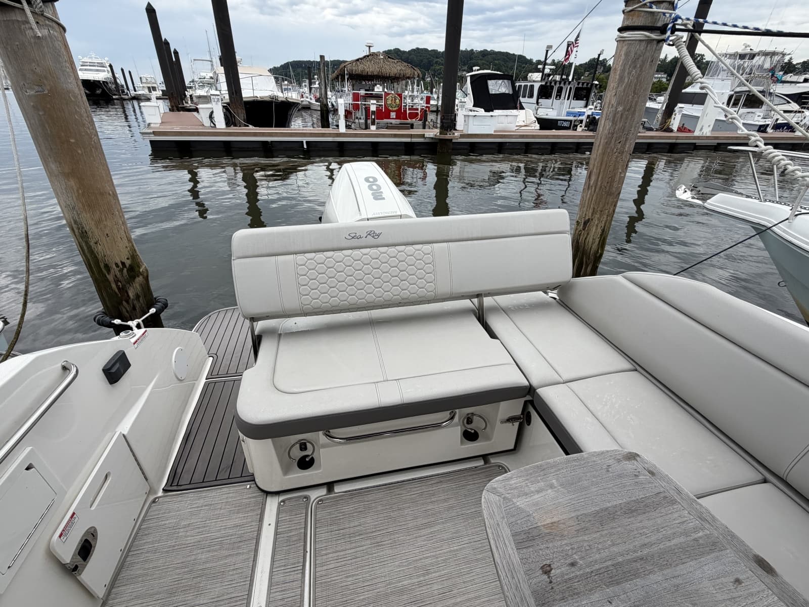 2023 Sea Ray 250 Outboard - Photo 7