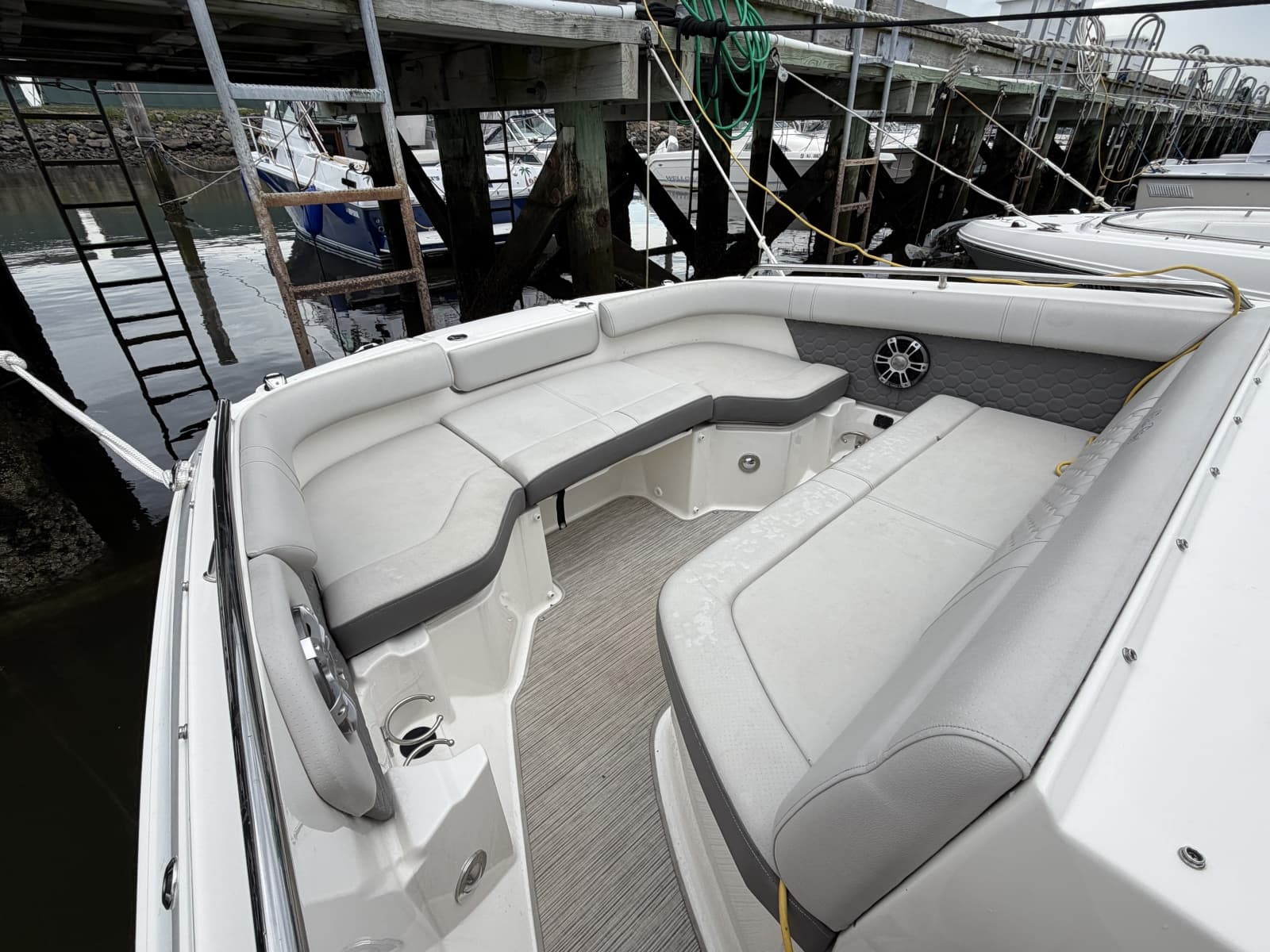 2023 Sea Ray 250 Outboard - Photo 12