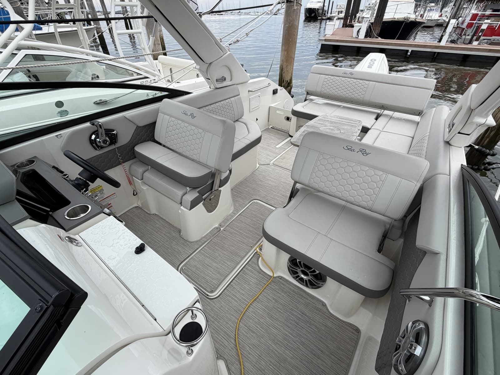 2023 Sea Ray 250 Outboard - Photo 9