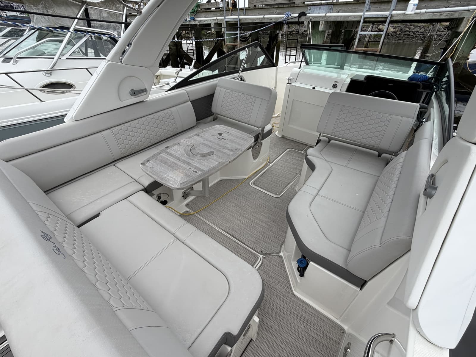 2023 Sea Ray 250 Outboard - Photo 6