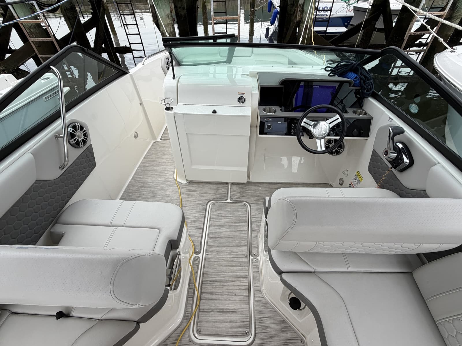2023 Sea Ray 250 Outboard - Photo 8