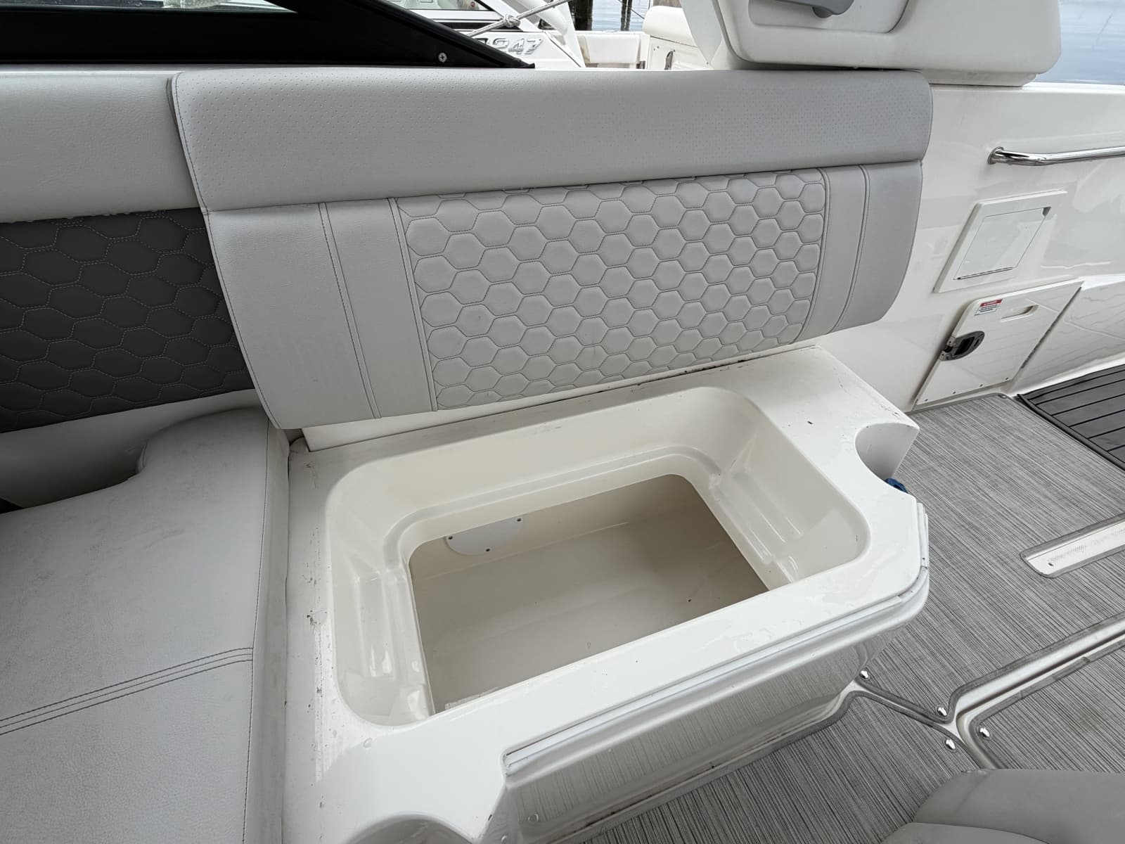 2023 Sea Ray 250 Outboard - Photo 22