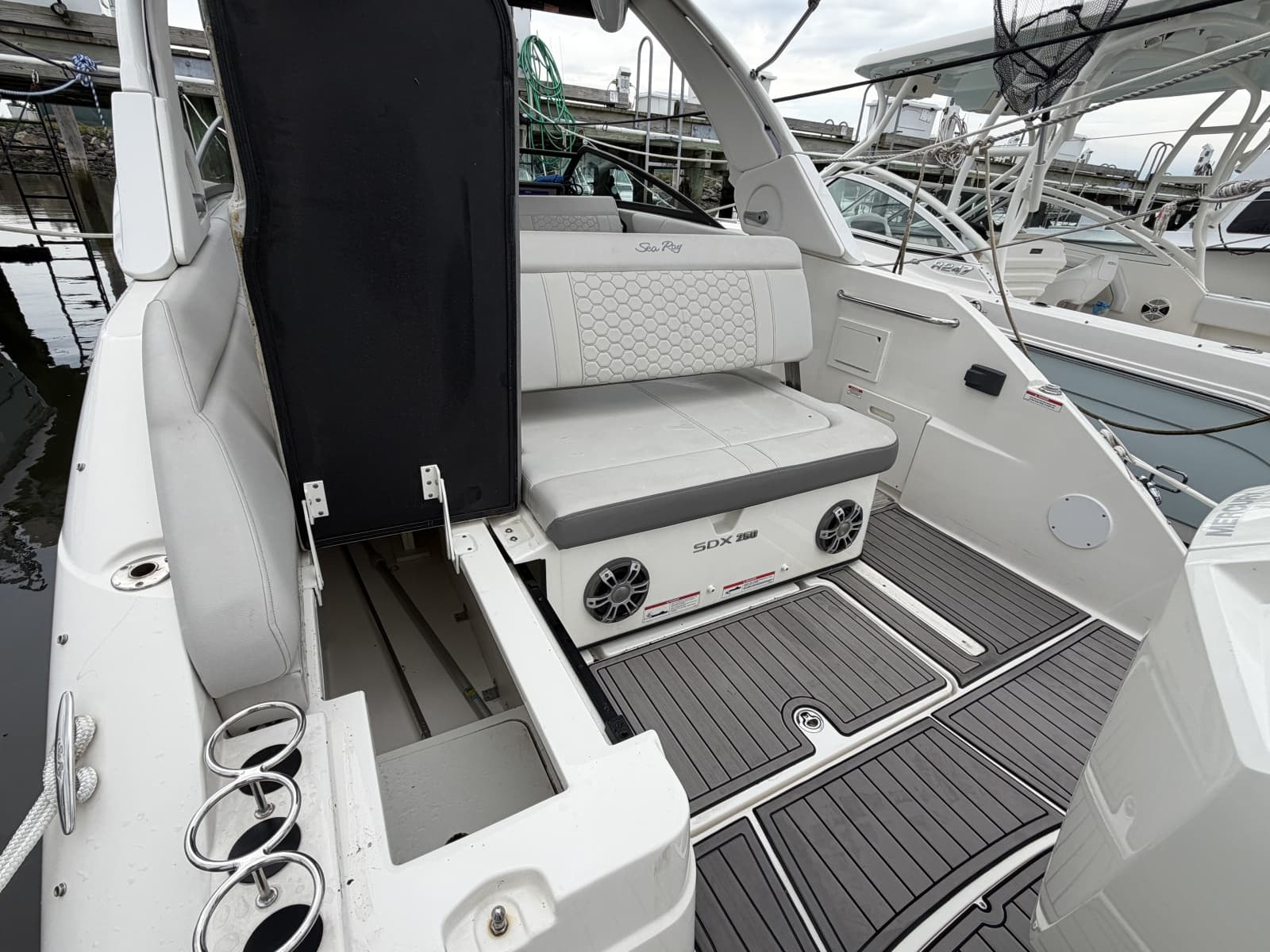 2023 Sea Ray 250 Outboard - Photo 15
