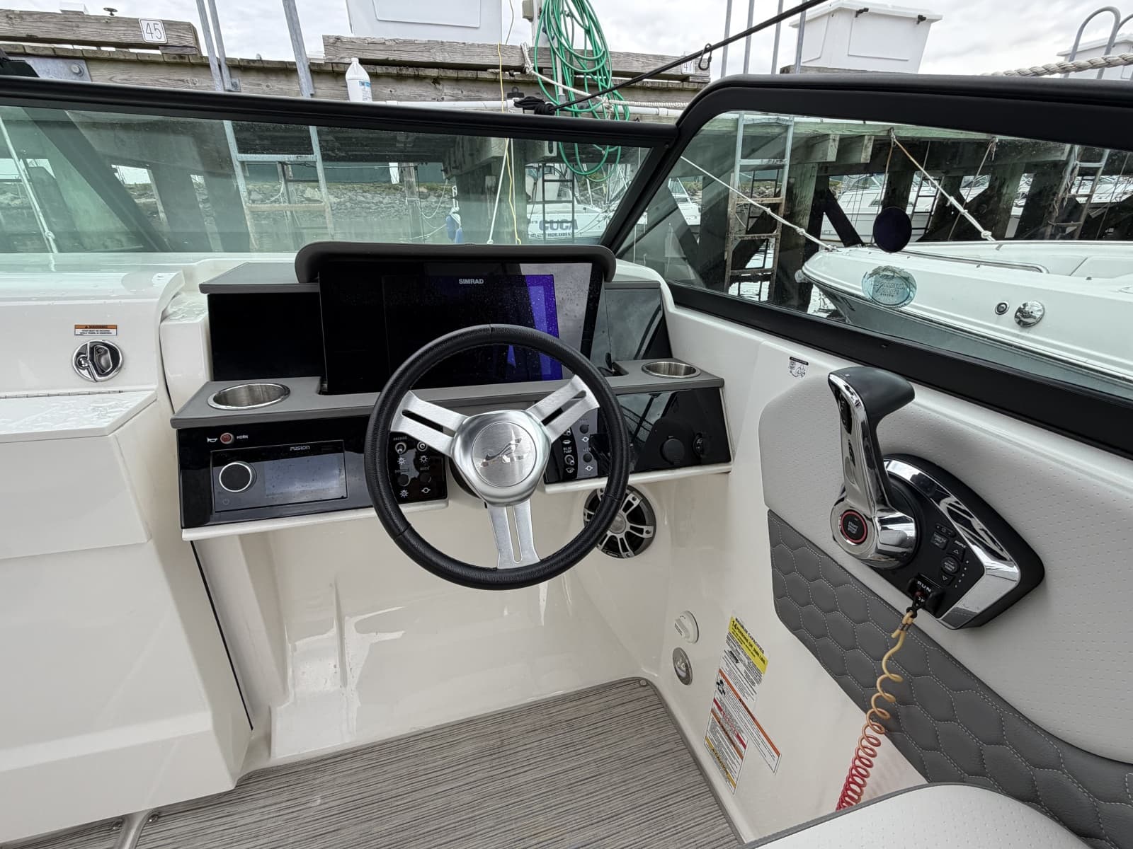 2023 Sea Ray 250 Outboard - Photo 11