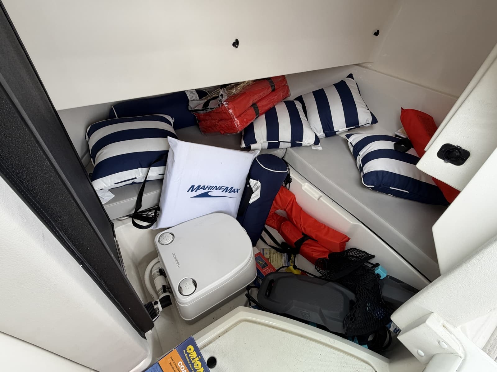 2023 Sea Ray 250 Outboard - Photo 14
